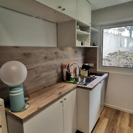 Studette Jole - * Biarritz